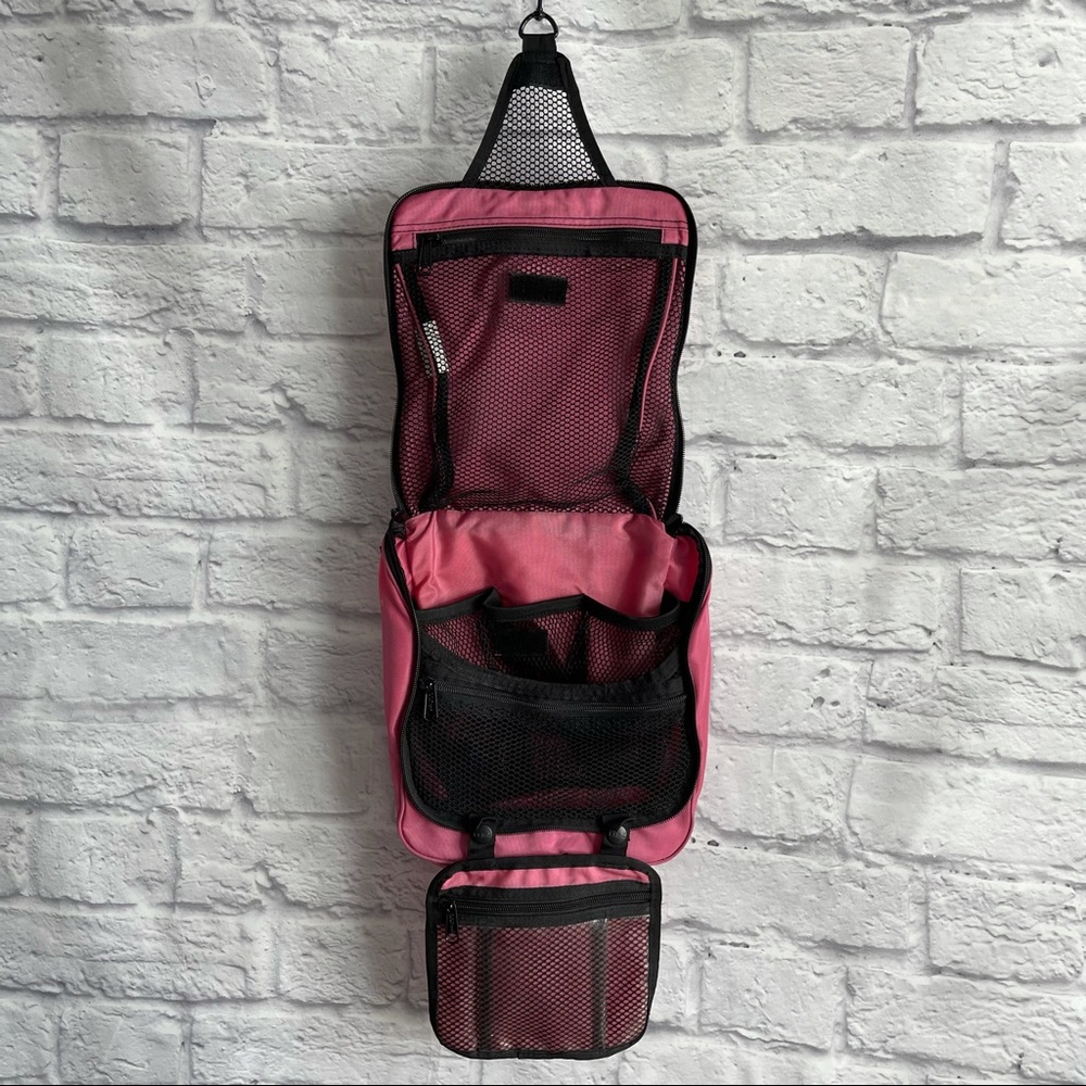 PREOWNED L. L. BEAN TRAVEL CADDY PINK ZIP AROUND WITH HOOK